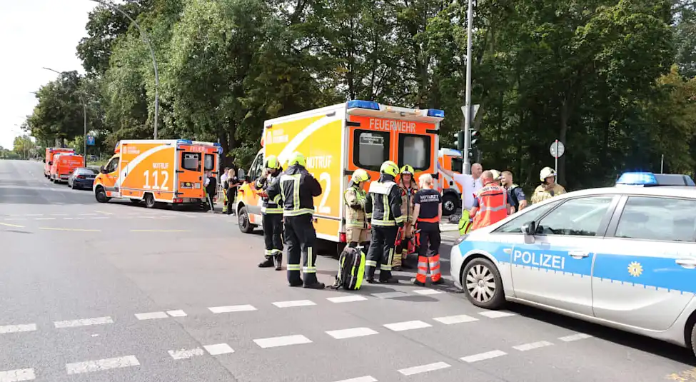 Ужас в Берлин: BMW се вряза в група деца
