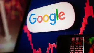 Съвпадение? Google се срина малко след като плати колосална глоба от стотици милиони долари