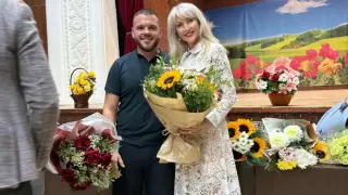 Дони Василева препълни зала в Ямбол за премиерата на автобиографичния си роман "Животът, който ми се падна“ Снимки