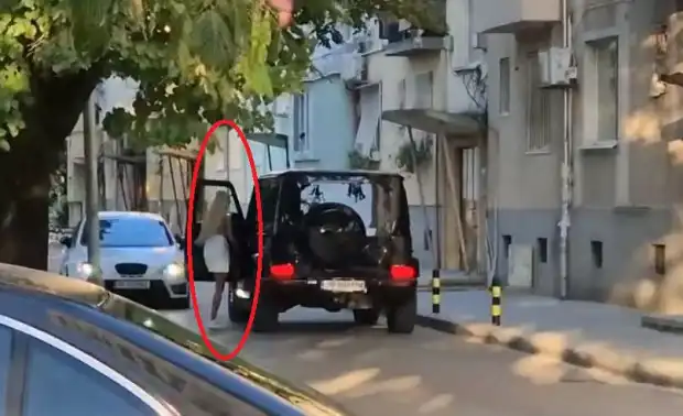Екшън в Пловдив: Руса дама с джип блокира улица, последва грозен скандал Видео