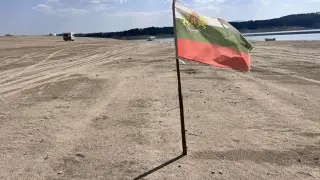 Това не е пустиня: Язовирите „Копринка“ и „Жребчево“ пресъхват, оголеното дъно плаши с апокалиптичен пейзаж