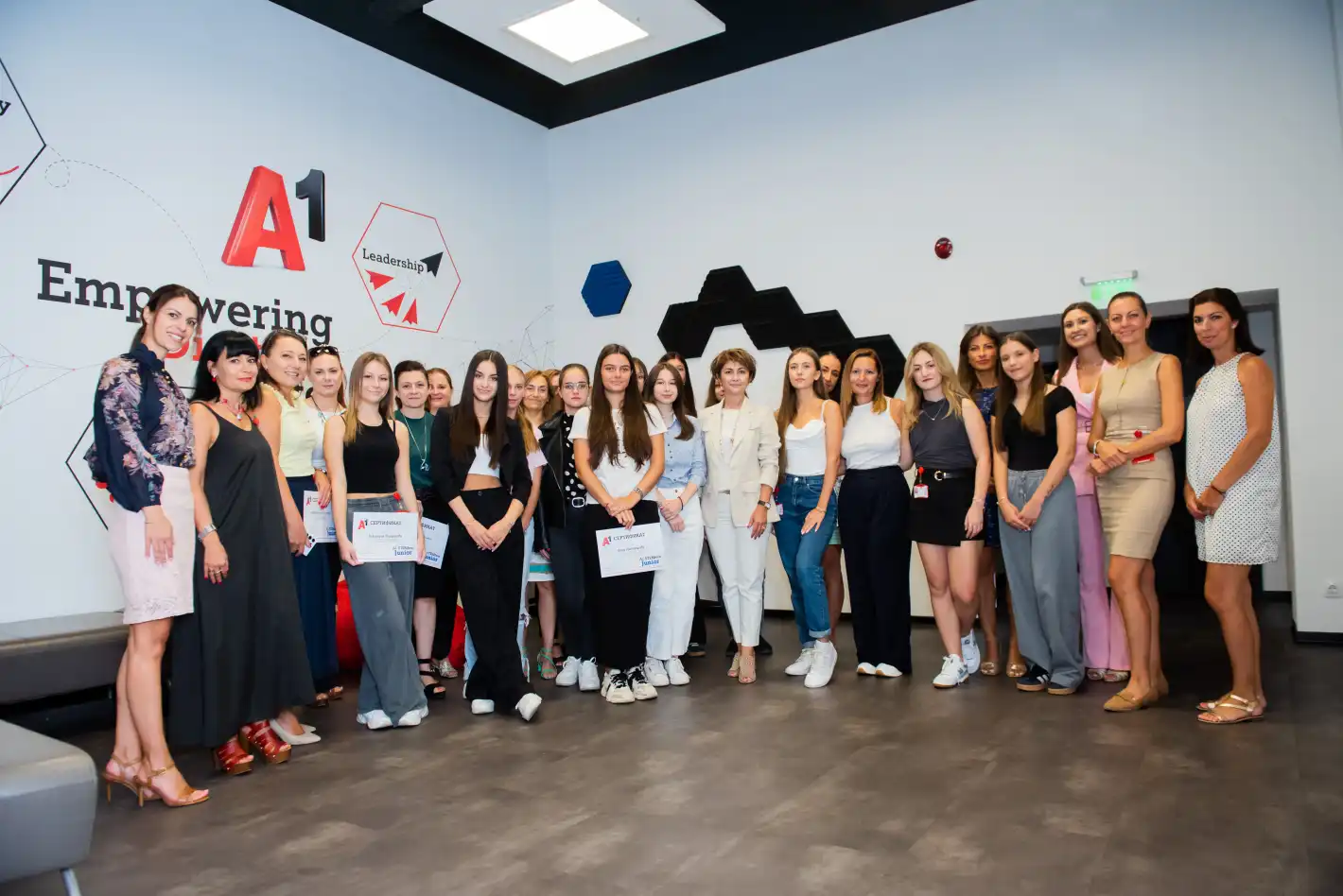 Второто издание на A1 STEMfem Junior завърши успешно с 45 млади момичета и подкрепата на силна менторска общност