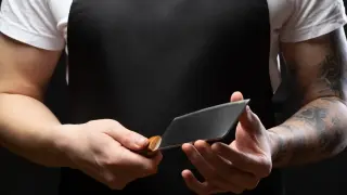 Пицар нападна с брадва две момчета в центъра на Бургас