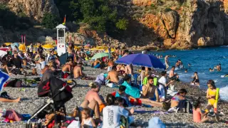 Турските курорти пламнаха от вируси, един от тях невиждан у нас от век