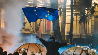 Евробарометър: Половината европейци искат разширяване на ЕС