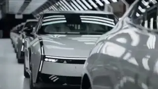 Удивително: Вижте как коли сами слизат от конвейера и отиват до склада Видео