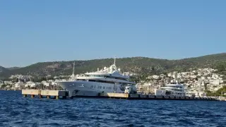 Милиардери превзеха Бодрум: Яхти за стотици милиони акостираха край турските брегове