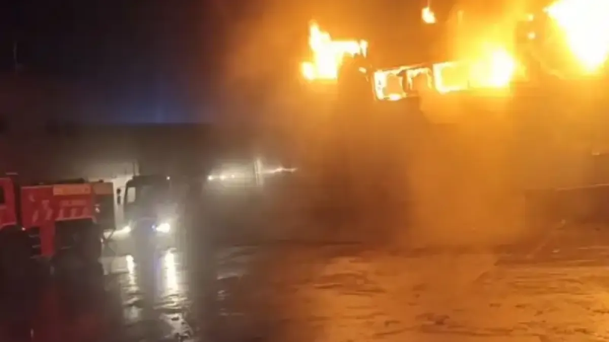 Голям пожар във фабрика в РСМ, ранени са десетки! Видео