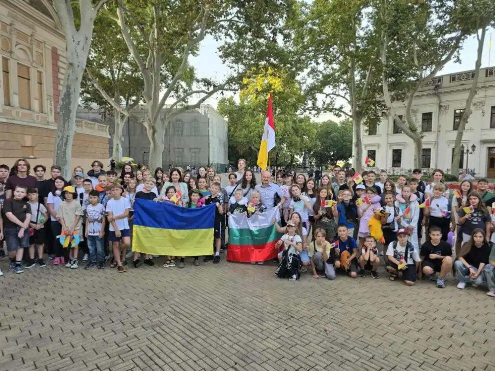 Пращат 100 украински деца на море за сметка на българската държава