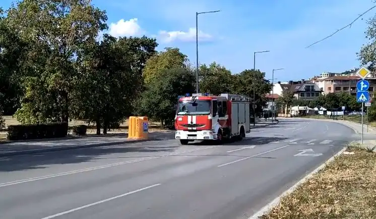 Извънредна ситуация край зала "Фестивална", вият сирени Снимки