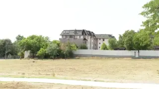 Измама или чиста некадърност? Десетки семейства броиха пачки за нови жилища, а после...