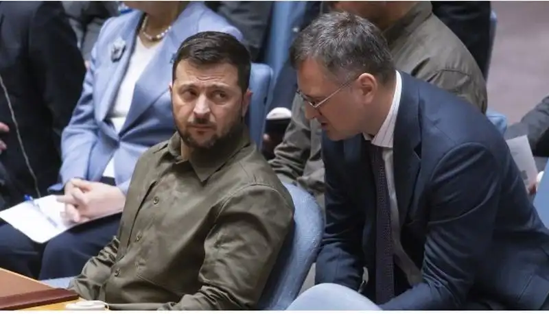 Corriere della Sera: Трус в Украйна! Кулеба избяга от страната и скочи мощно на Зеленски, но после...