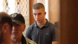 Адвокатът на Бургазлиев: Афектиран е и иска в училище!