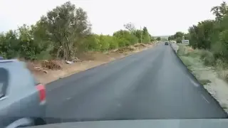 Джигит направи опасна маневра, мина на косъм! ВИДЕО