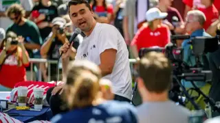 Появи се скандално Видео, запечатало бягството на убиеца на Кърк