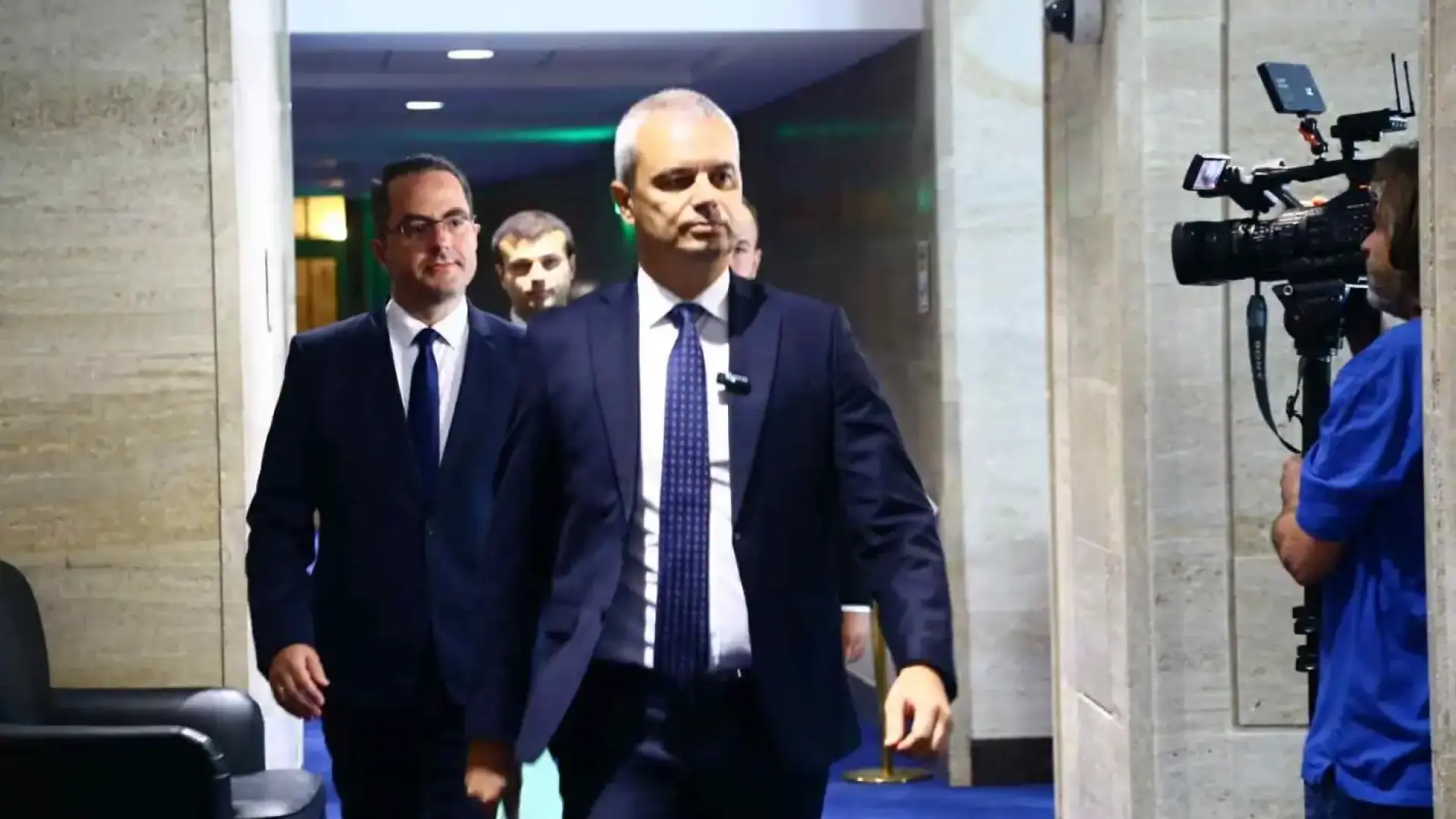 Костадин Костадинов призова за нов референдум за българския лев