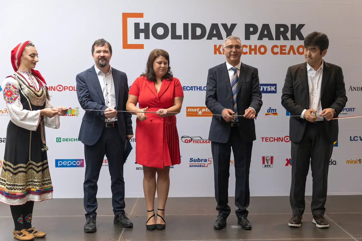 HOLIDAY PARK Красно село отвори врати