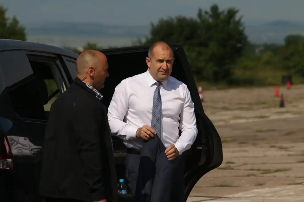 Жесток удар! НСО вече няма да вози администрацията на президента
