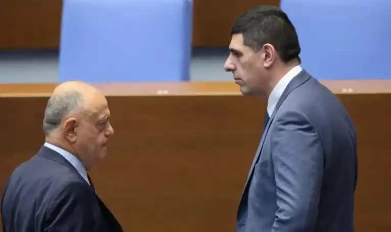Разцеплението се случва: Ген. Атанасов контрира Мирчев и Божанов за вота на недоверие