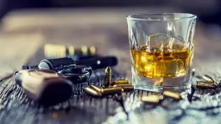 Guns and rakia в Пищурка: Полицаи влезнаха в дом и се хванаха за главата