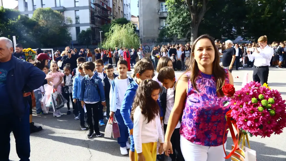 Фоторепортаж в БЛИЦ! Голямо вълнение и сълзи за първия учебен ден Снимки