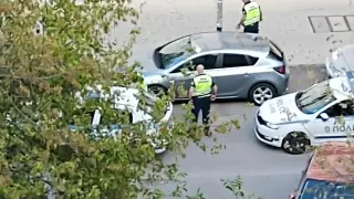 Първо в БЛИЦ: Бесен екшън, почерня от ченгета в столичен квартал, тръшнаха на земята... Снимки