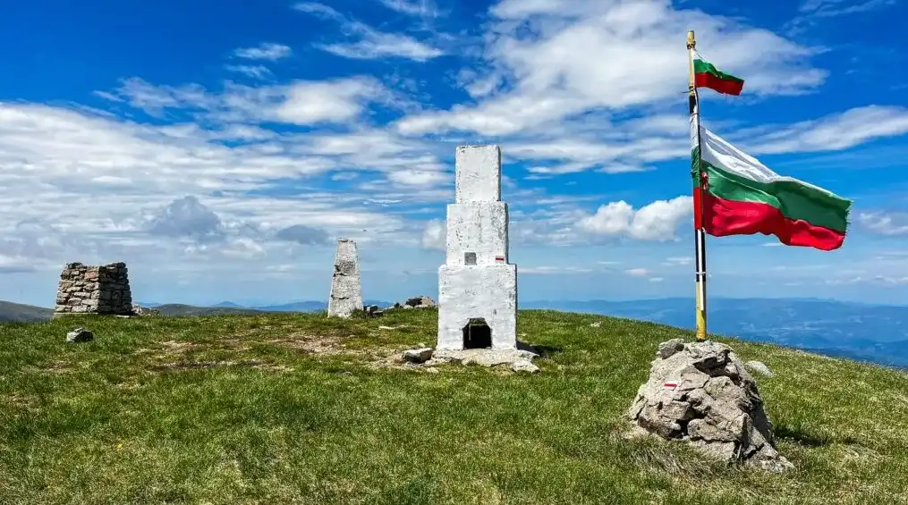 Българският връх, който свързва два свята Снимки