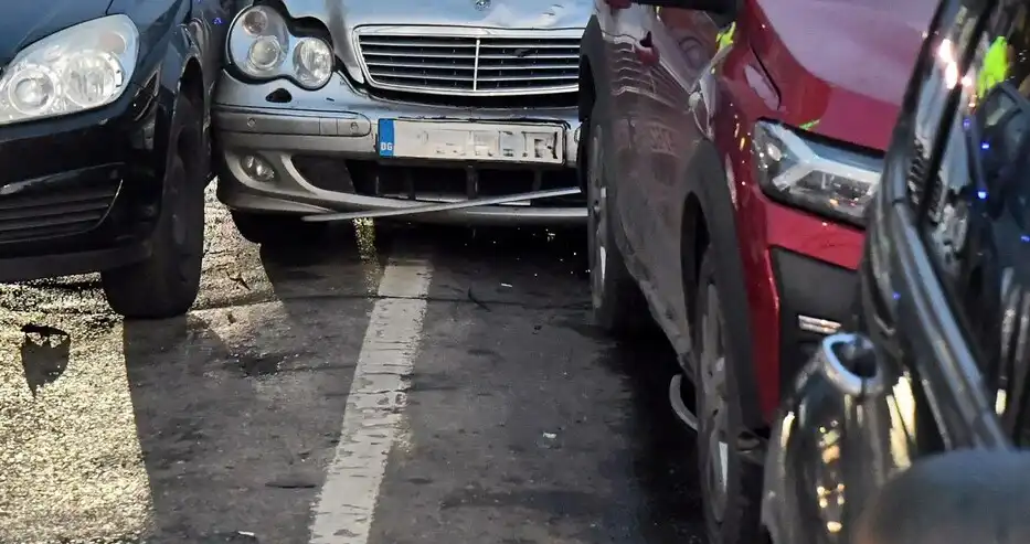 Само в БЛИЦ! Ключов столичен булевард под блокада в час пик