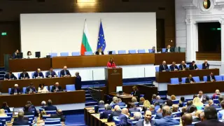 Ще заработи ли НС, депутатите влизат в зала и...