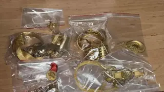 Над половин килограм злато в дамска чанта откриха митничари, цената му е огромна