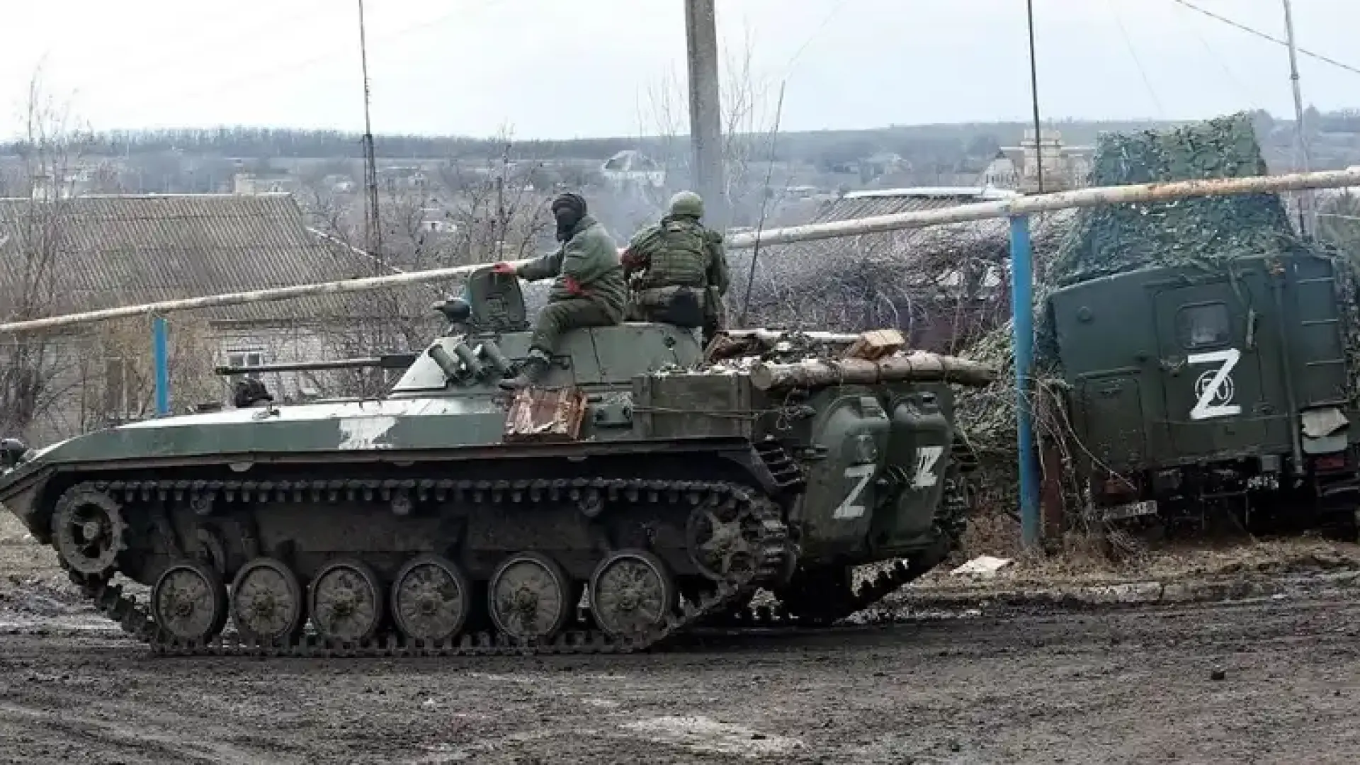 Разузнаването на ВСУ: Детонатори с нацистки символи са открити в руски склад за боеприпаси Снимки