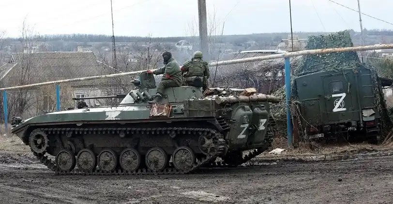 Разузнаването на ВСУ: Детонатори с нацистки символи са открити в руски склад за боеприпаси Снимки