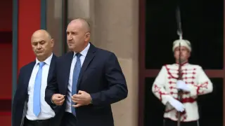 Хвърлиха ръкавицата към Румен Радев: Слезте при мен в метрото, и без това скоро ще ви се наложи