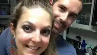 Баща излови 15-г. си син и голата си съпруга заедно в банята Снимки 18+