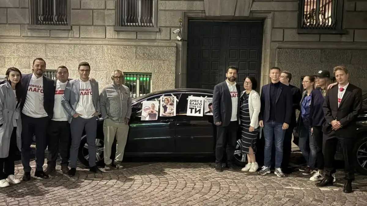 Разсипаха ПП: Шайка безделници, очаквам следващия епизод Прокопиев да се самозаключи гол пред Парламента и да го поливат с кръв от прасета