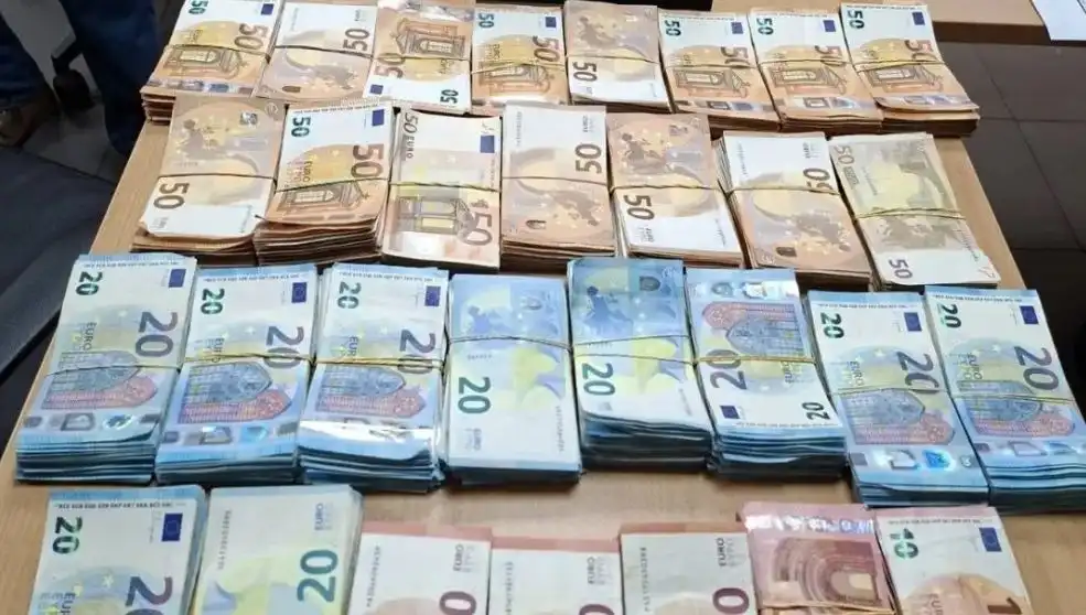 Митничари спипаха 100 000 евро на много тайно място в турски камион