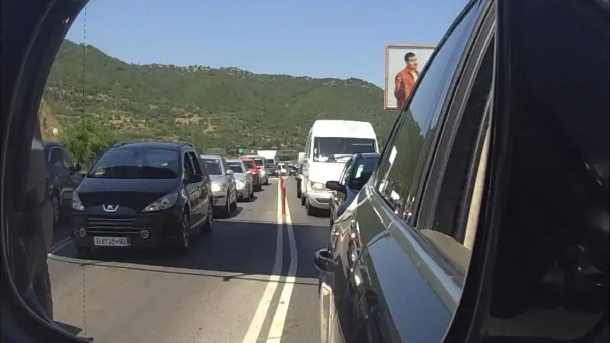 Сериозен трафик по пътищата заради трите почивни дни Видео