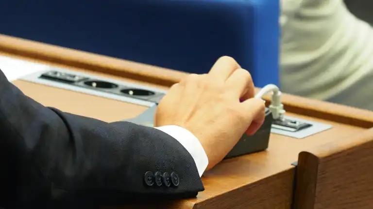 Битката за НСИ: Парламентът отвори път за промяна в избора на ръководството