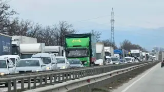 Започна се! Мегазадръстване парализира ключов булевард в София Видео