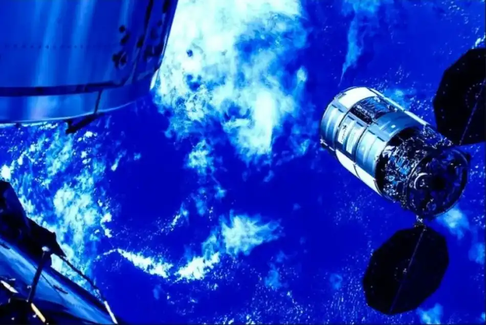 Провал на мисия NG-23: Повреда в двигателите застрашава най-голямата доставка до МКС