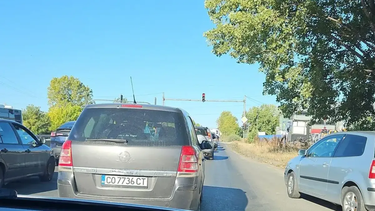 Тежка катастрофа с камион край София, задръстването е страшно Видео