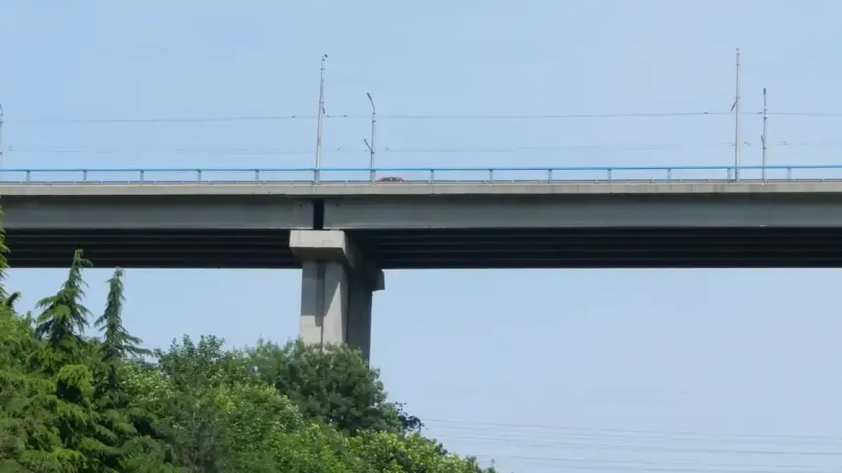 Суматоха и полиция на Аспаруховия мост във Варна, откриха ли труп?