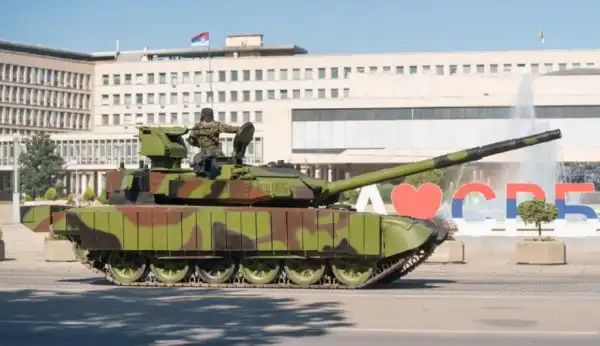 Сърбия показа нов танк М-84АС3 с активна защита на парада в Белград