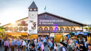 Кошмар на Октоберфест: Жена умря на място, 900 пъти викаха спешна помощ