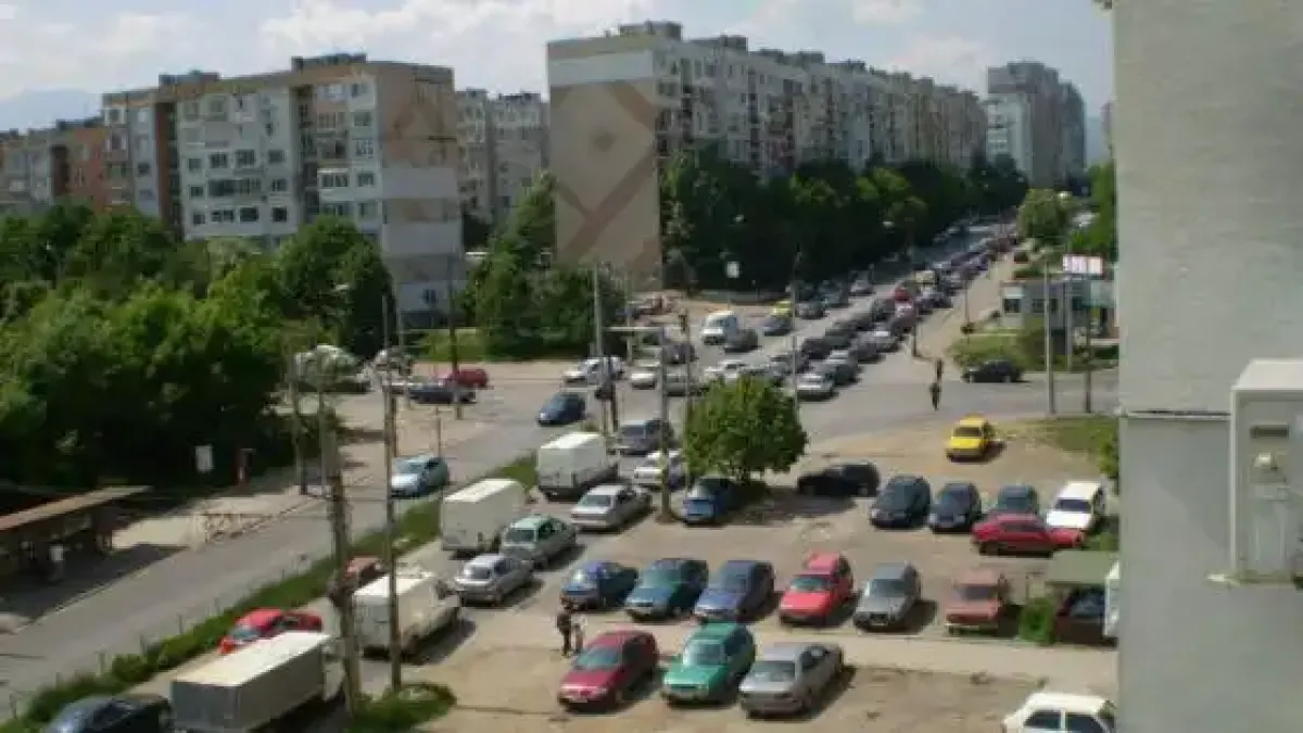 Гнусна постъпка в София: Съседи заплашиха инвалид, паркирал им на бащинията