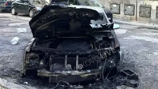 Видео уловило бандитите, опожарили колата на Мечката в Хасково