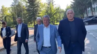 Борисов се появи на най-неочакваното място, показаха му смайващи оръжия, сред които и "камикадзе дрон" Видео