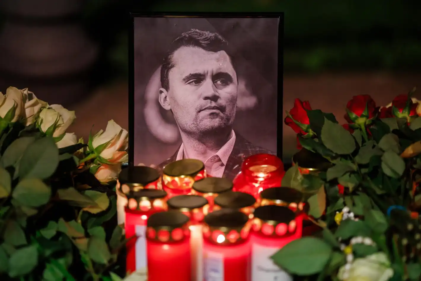 Вдовицата на Кърк с разтърсващи думи на погребението му