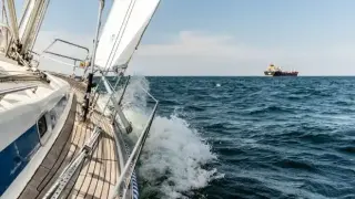 Инфарктна ситуация с трима българи и украинец край частен остров в Гърция
