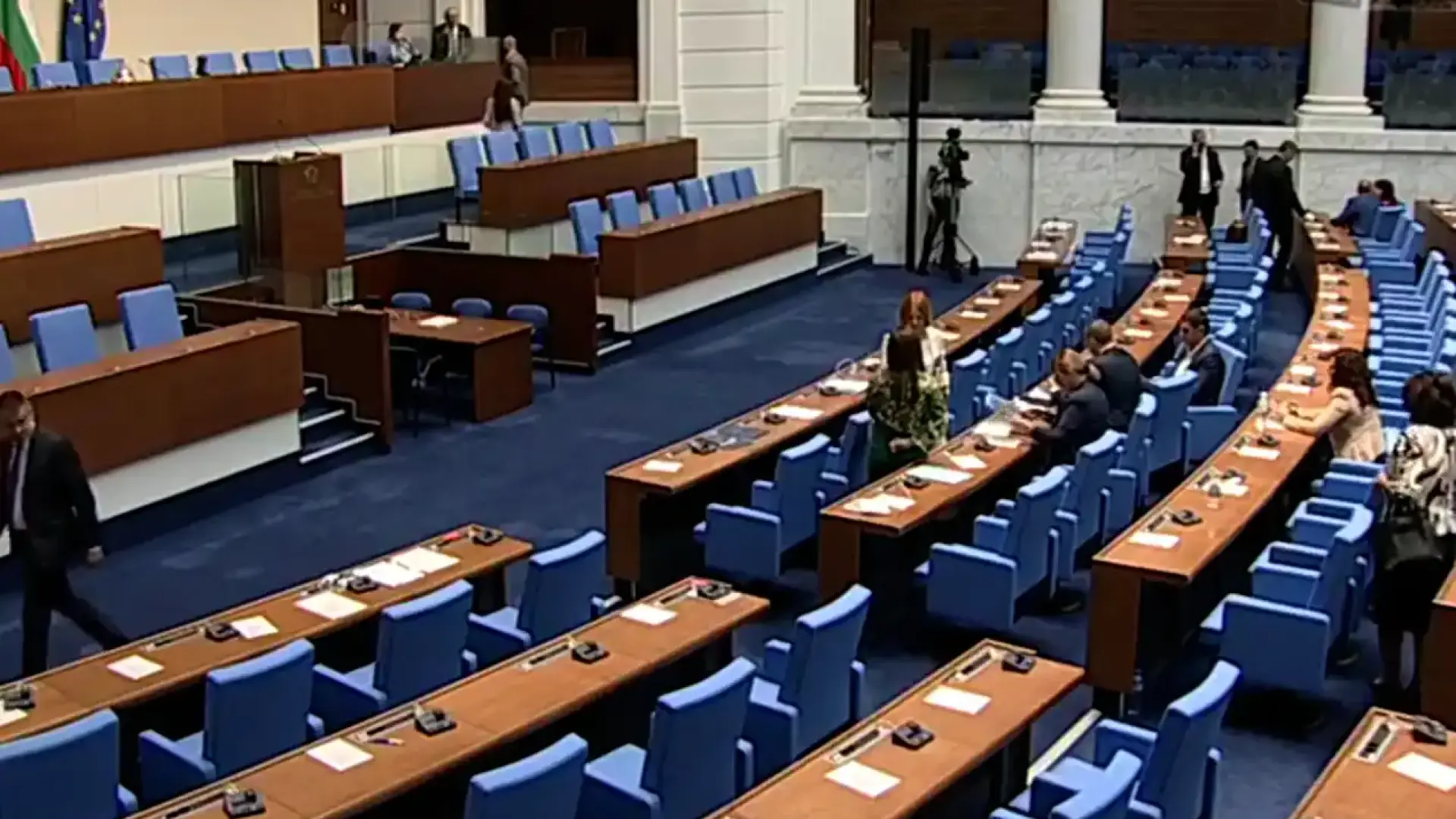 Пълен провал! Парламентът тотално зацикли